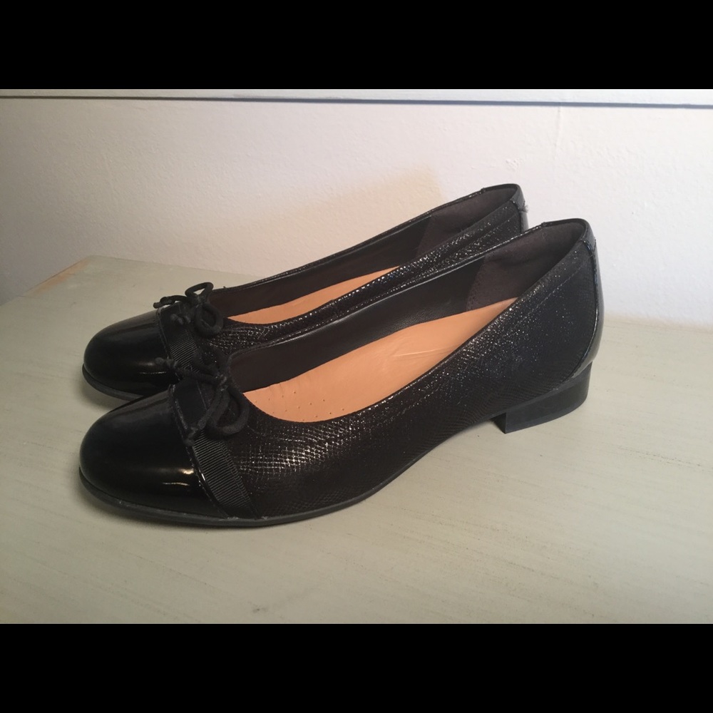 Clarks Un-Blush Cap ballet flat-EUC in BLACK